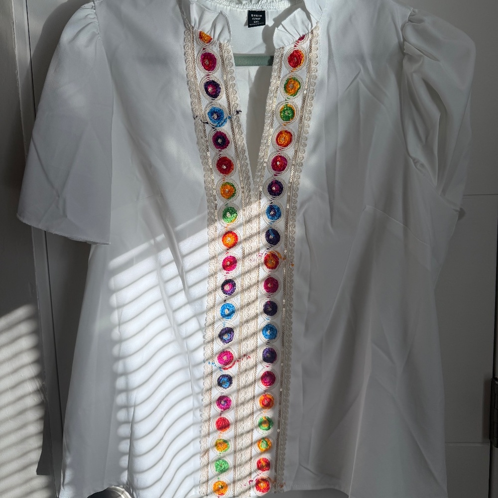 PLUS SIZE (1XL)_Shein_ White Top with Multicolored Circles
